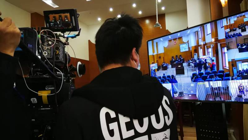 AI生成VS人工创意——成华区广告片拍摄公司的技术浪漫主义实践